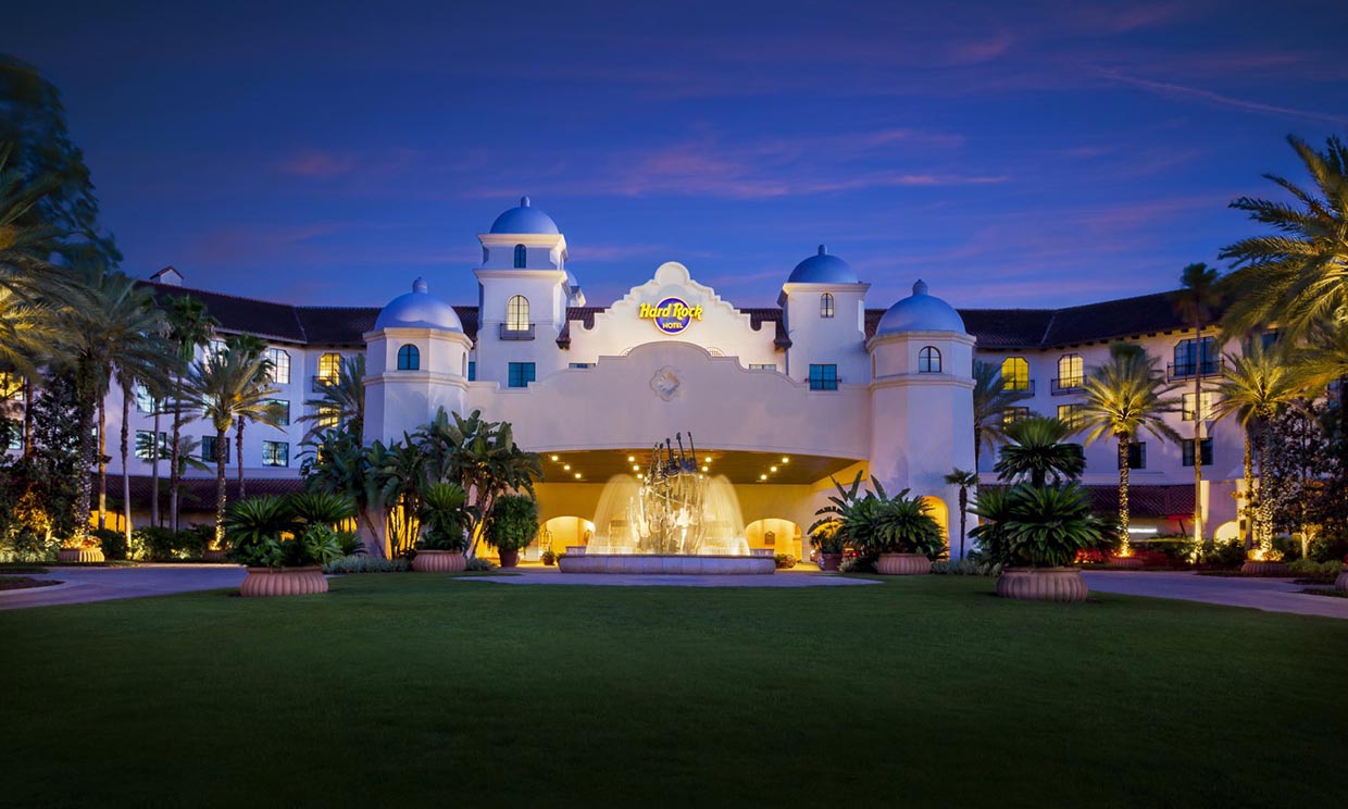 How to Choose the Right Accommodation in Orlando? A Guide to Hotels Near Disney, Universal Studios, and Surrounding Areas